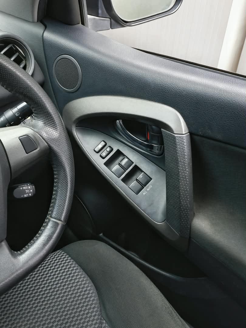 2013 Toyota RAV-4 STYLE image-10