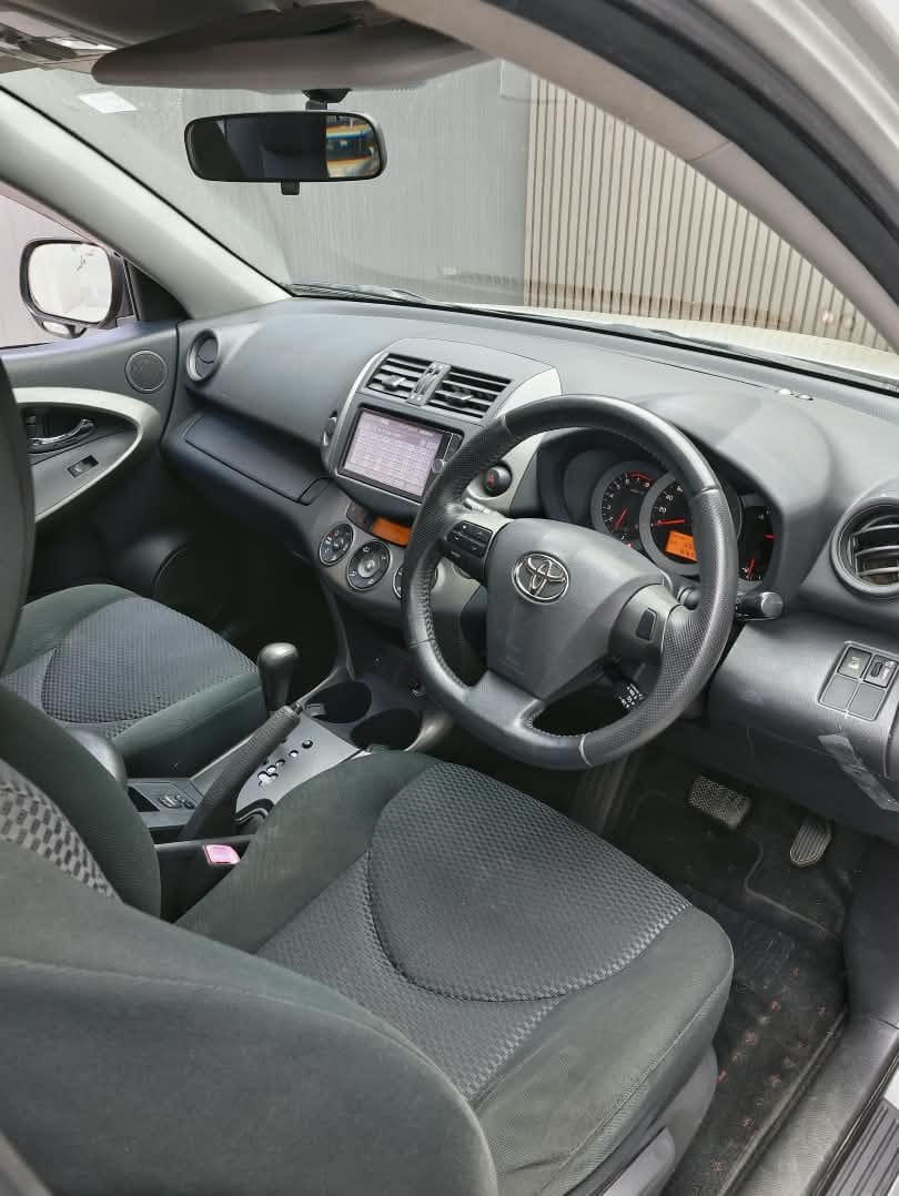 2013 Toyota RAV-4 STYLE image-8