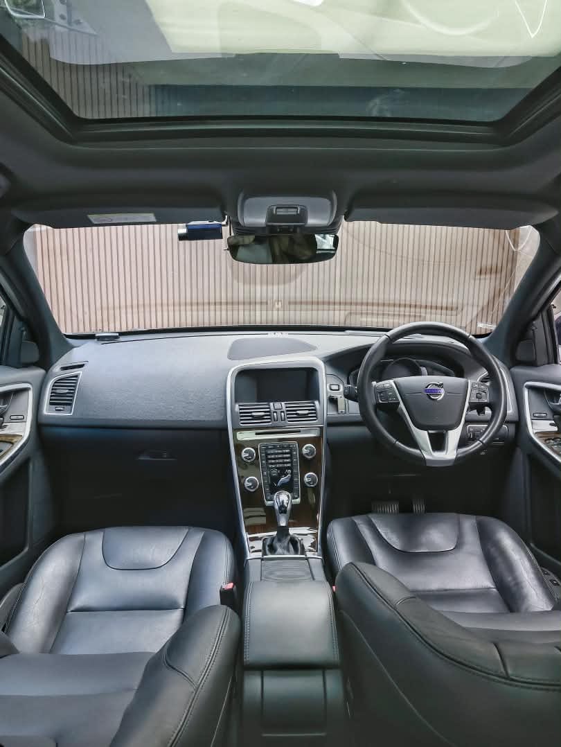 2017 Volvo XC60 D4 CLASSIC image-8