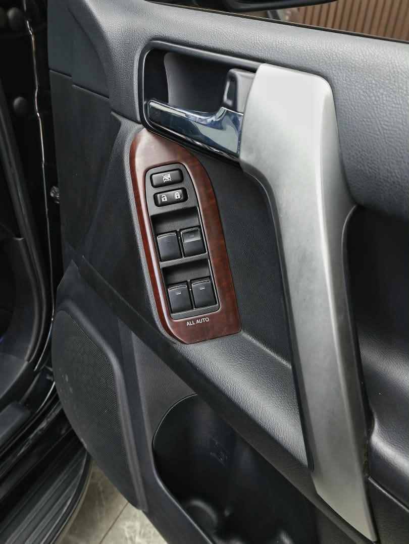 2017 Toyota Land Cruiser Prado TX L PKG image-12