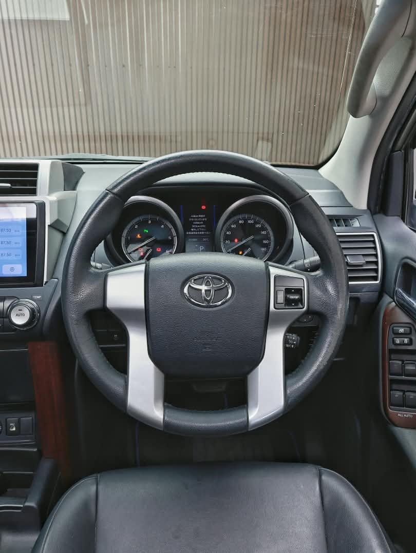 2017 Toyota Land Cruiser Prado TX L PKG image-9